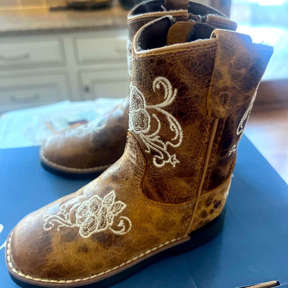 Toddler Girls Boot Barn leather cowboy boots - Toddler Size 7